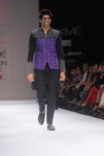 Model walk the ramp for Abhishek Dutta Shinde show at Lakme Fashion Week Day 4 on 6th Aug 2012 (8).JPG
